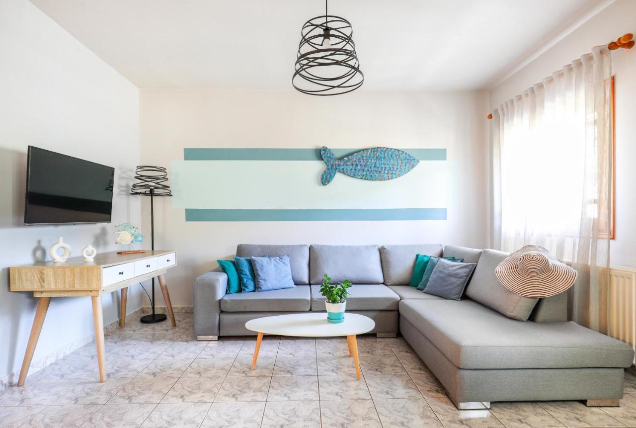 Catherine Blue - 4 Minutes Off The Apartment *